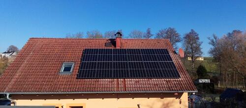 Reference Fotovoltaická elektrárna s baterií a řídicí jednotkou GreenBox - Dražice