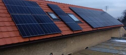 Reference Fotovoltaická elektrárna s baterií a řídicí jednotkou GreenBox - Chrást